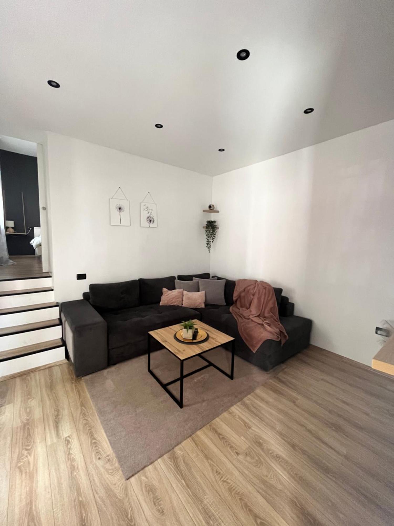 Rose Apartment